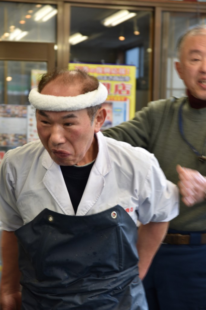 監督に押し出され、恥ずかしそうに登場したハルオさん