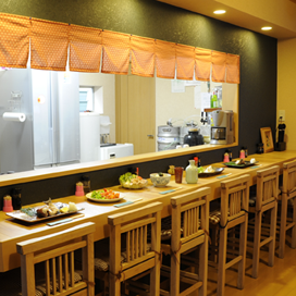 大将が自分の目で確かめて仕入れる魚介料理がウリの居酒屋「よし竹」