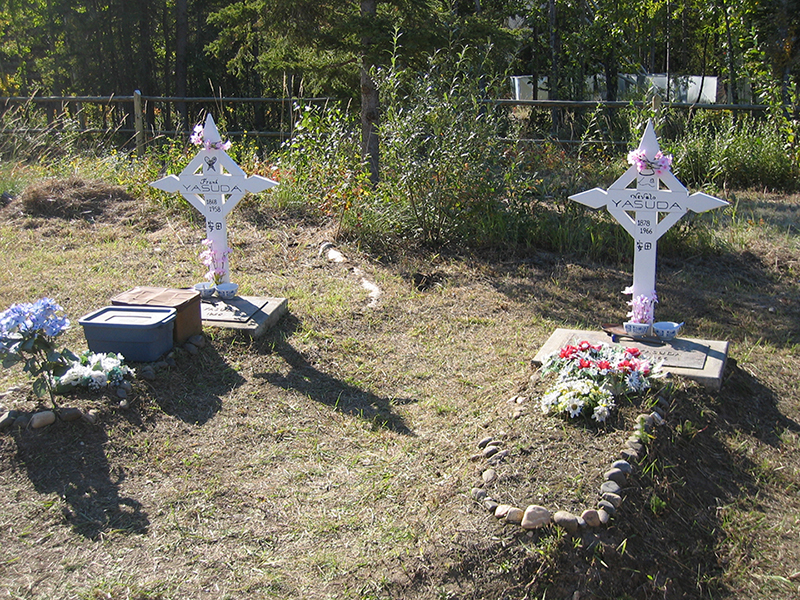 ビーバー村にのこるフランク安田と妻・ネビロの墓