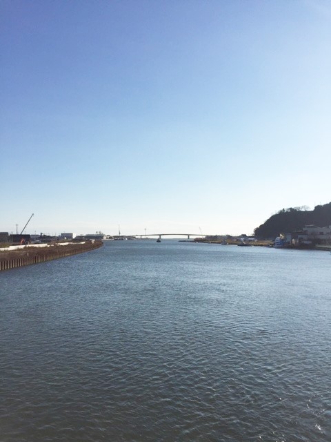 太平洋につながる旧北上川の河口。写真の左側が湊地区