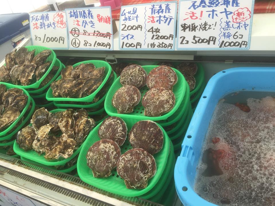 牡蠣以外にもその時々でおいしい海産物が入ります