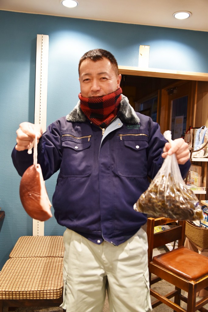 メカブを持ってきてタコの頭を半分、持ち帰った常連さん。ありがとう!