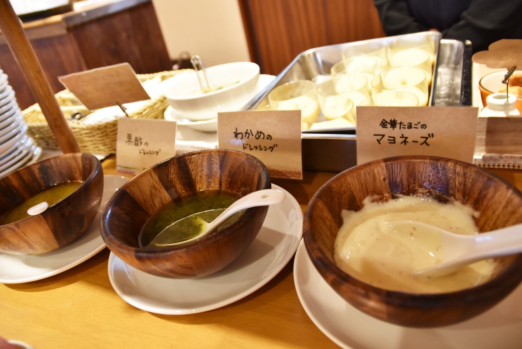自家製ドレッシング。金華卵を使ったマヨネーズも美味!