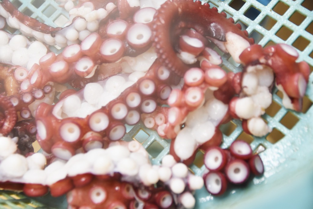 吸盤の部分だけを切りとり、さっと茹でたツウ好みの逸品