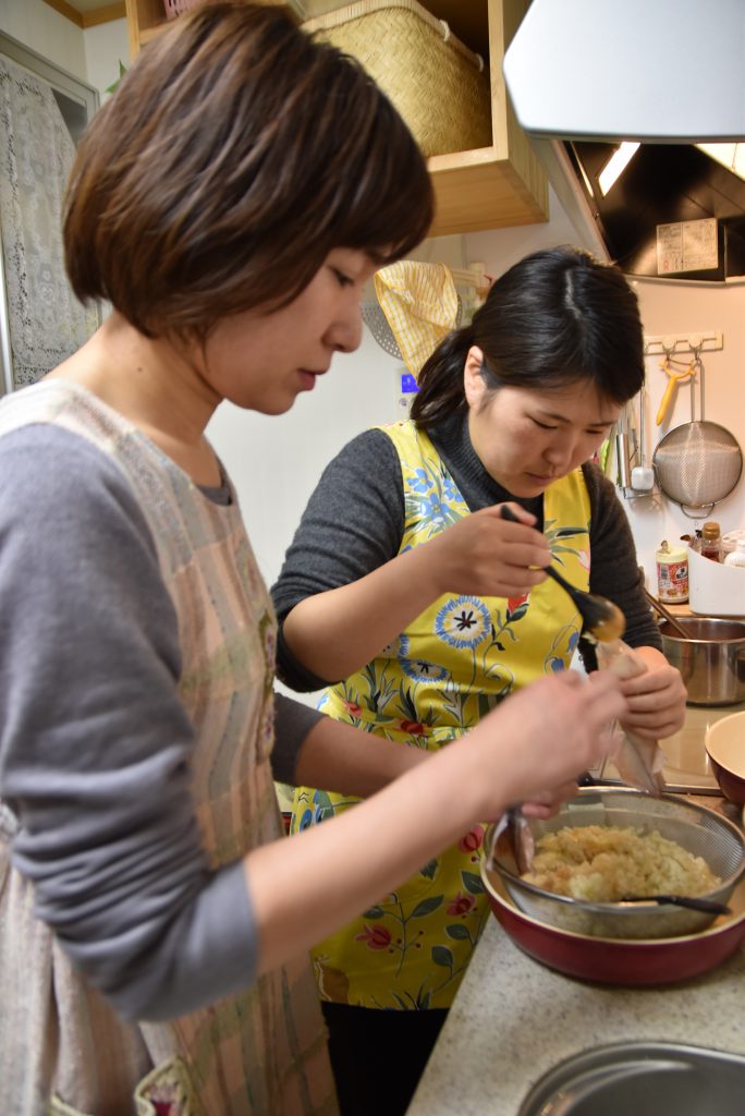 教わる若手