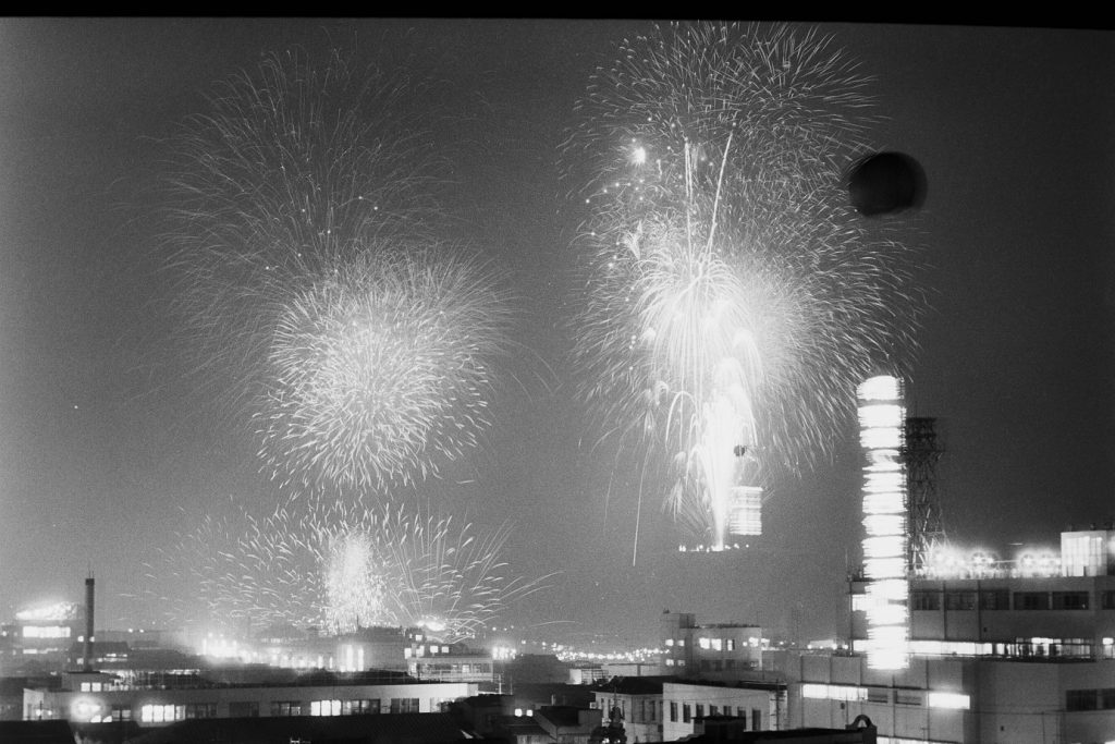 写真は1964年の花火