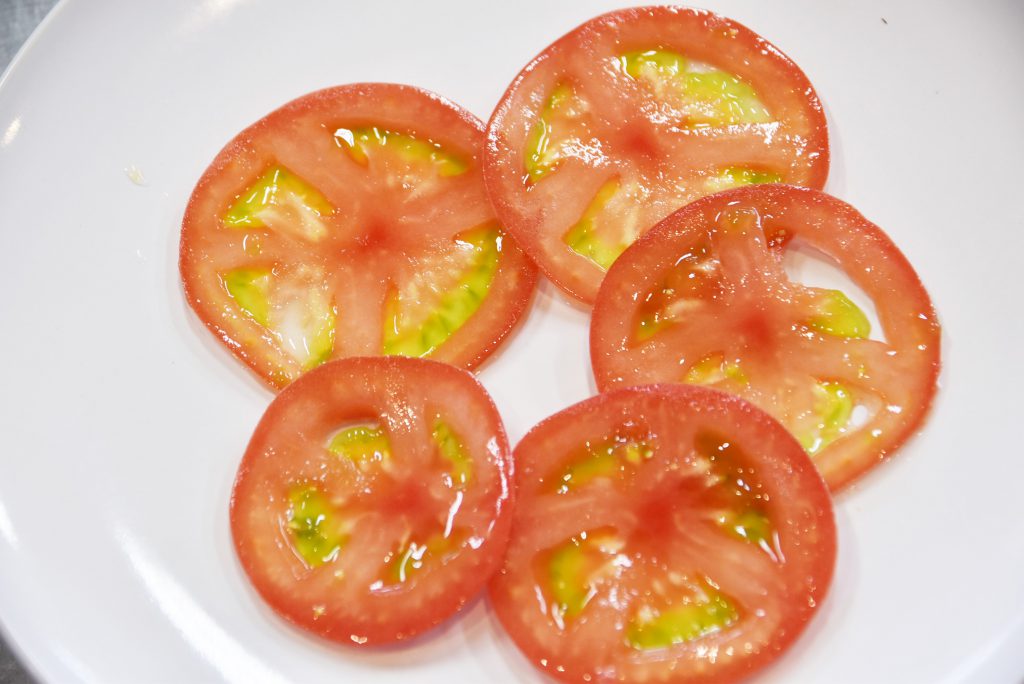 直接、盛り付けながら作るシンプルなお料理