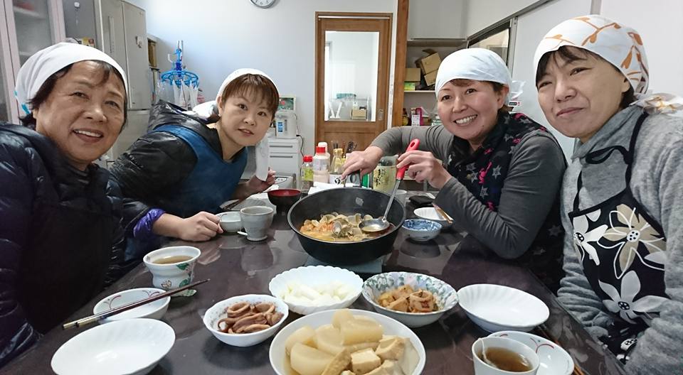 恒例となりました魚長キッチンでの昼食会