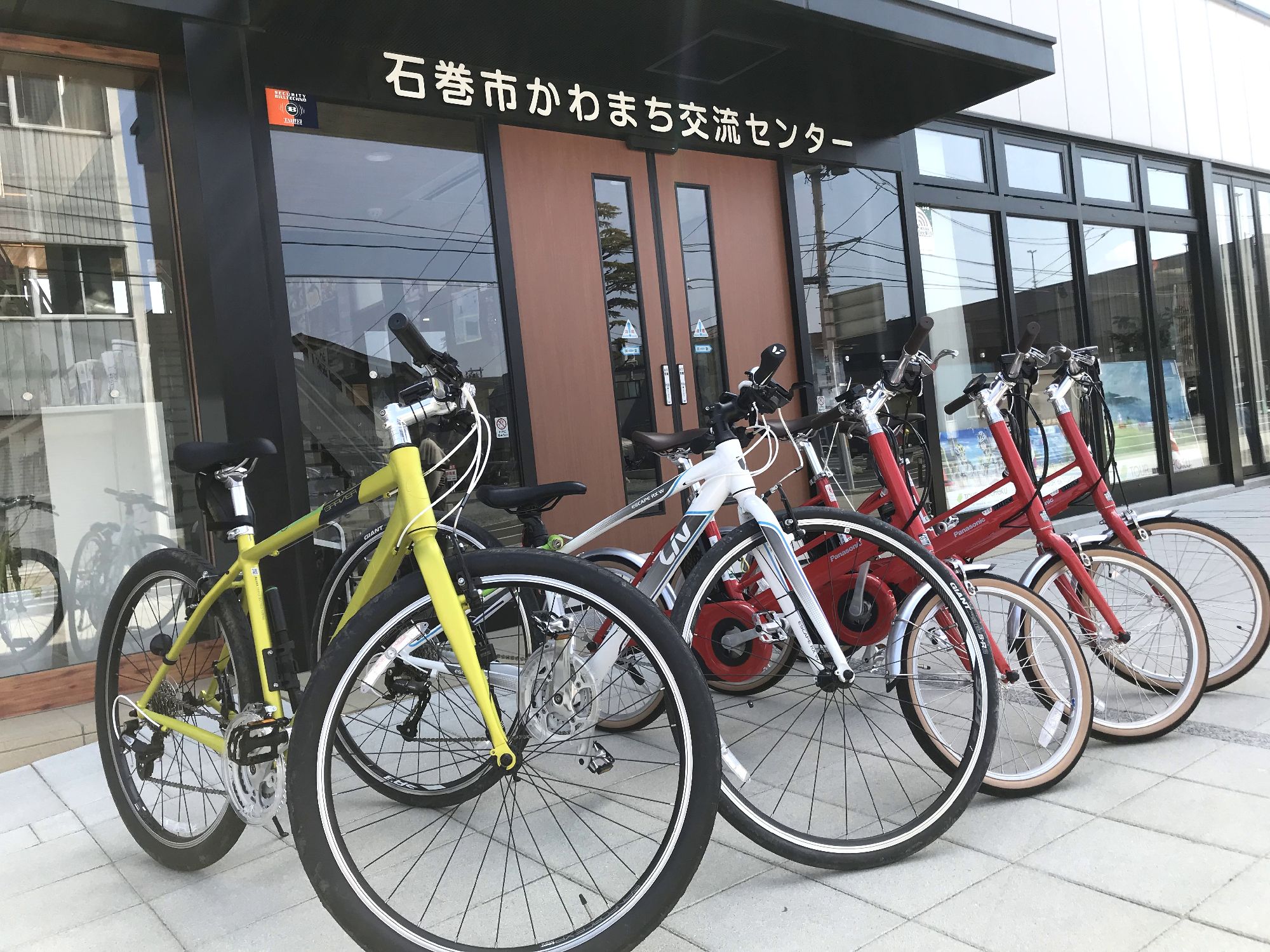 石巻市かわまち交流センター レンタサイクル（クロスバイク7台、電動4台）