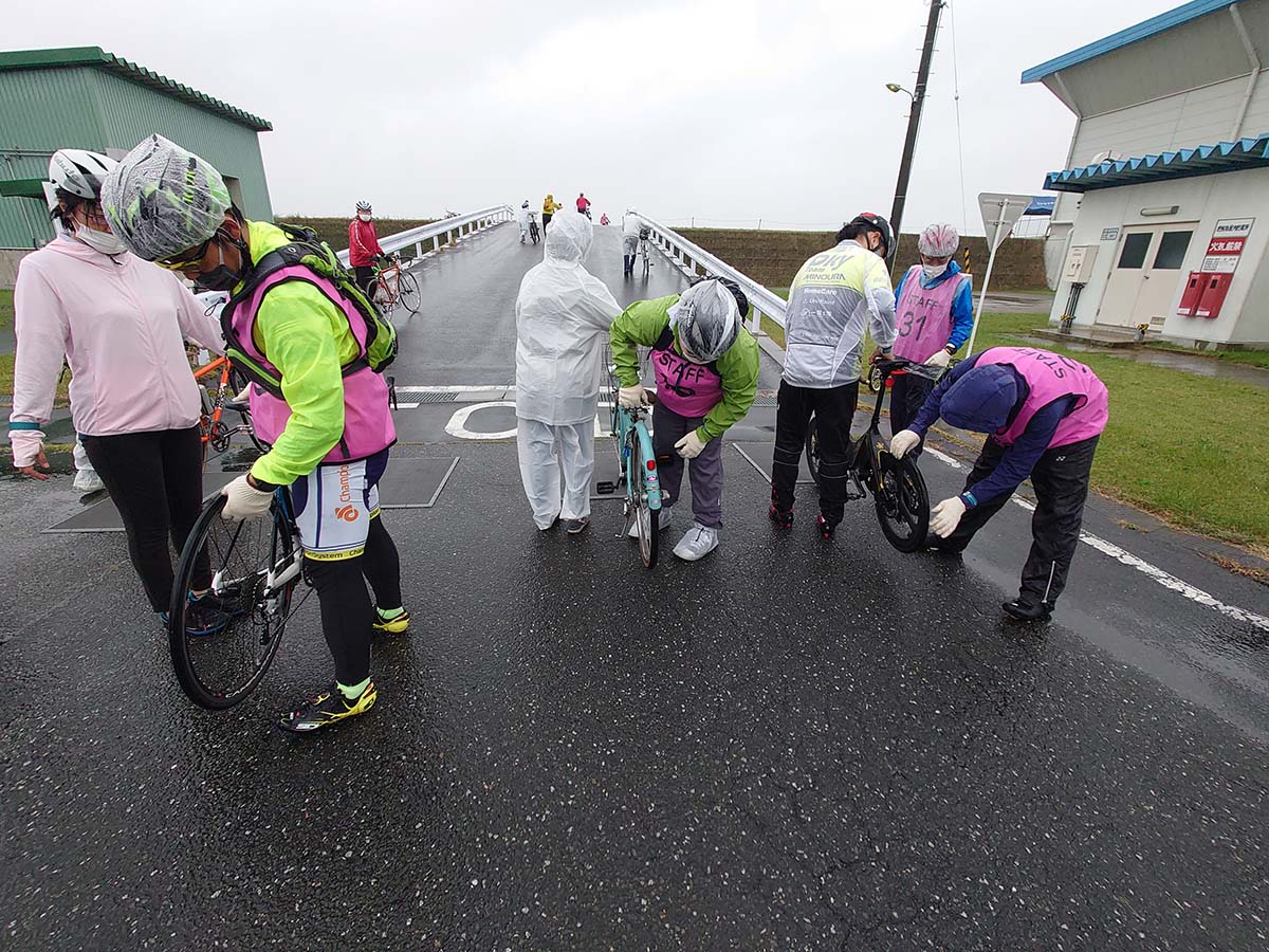 自転車チェックの様子