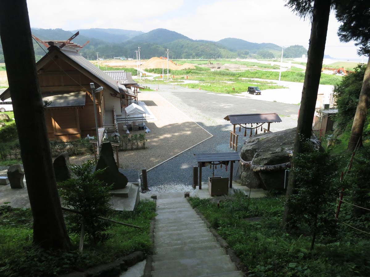 釣石（つりいし）神社