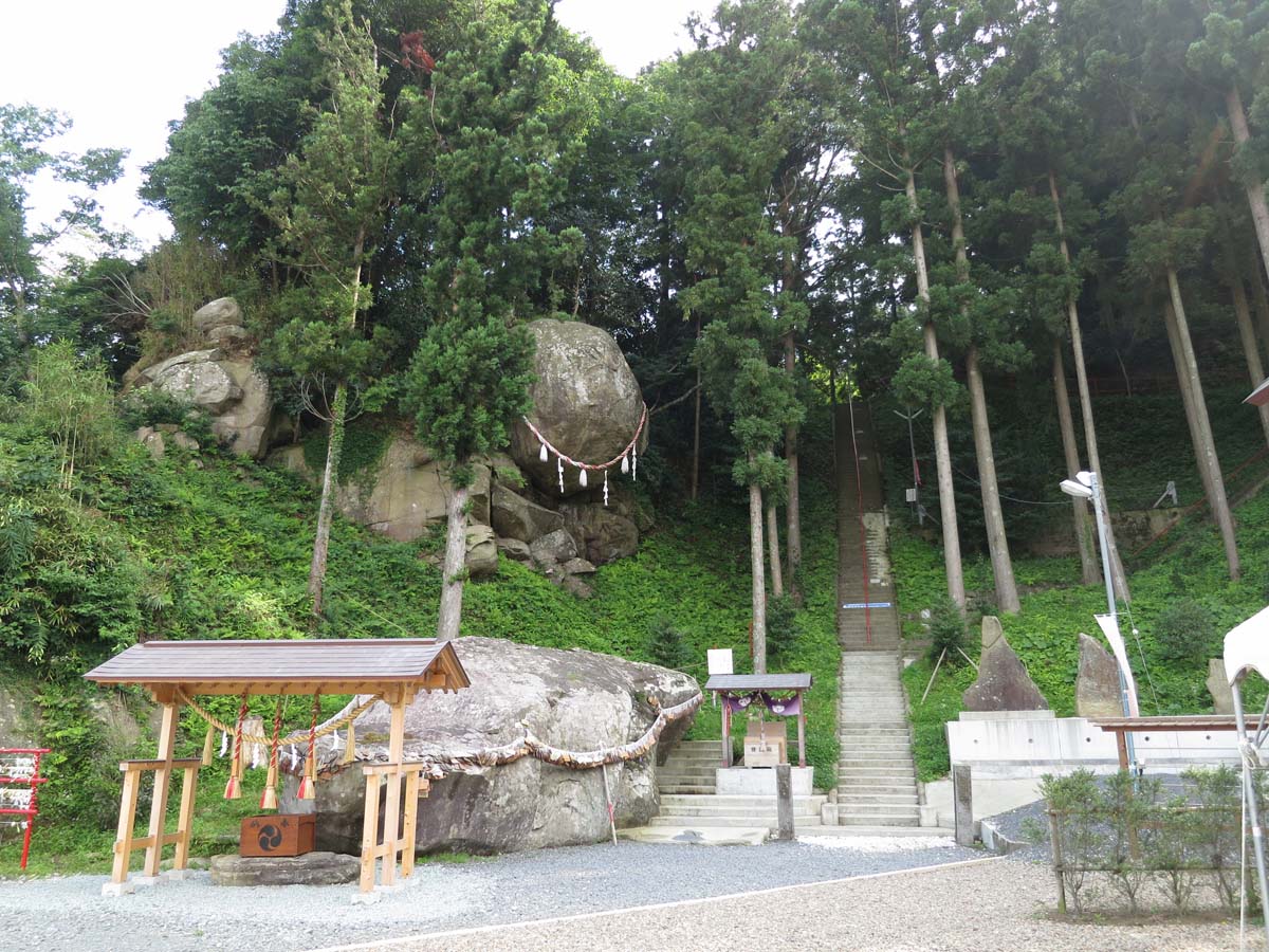 釣石神社全景